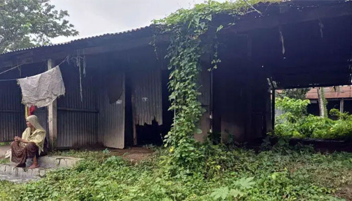 পাবনায় জরাজীর্ণ আশ্রয়ণকেন্দ্র, ঘর ছেড়েছেন ২০০ পরিবার পাবনায় জরাজীর্ণ আশ্রয়ণকেন্দ্র, ঘর ছেড়েছেন ২০০ পরিবার