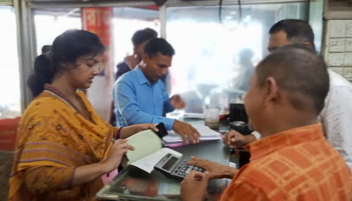 মানিকগঞ্জের ঐতিহ্যবাহী রাজ হোটেলকে জরিমানা