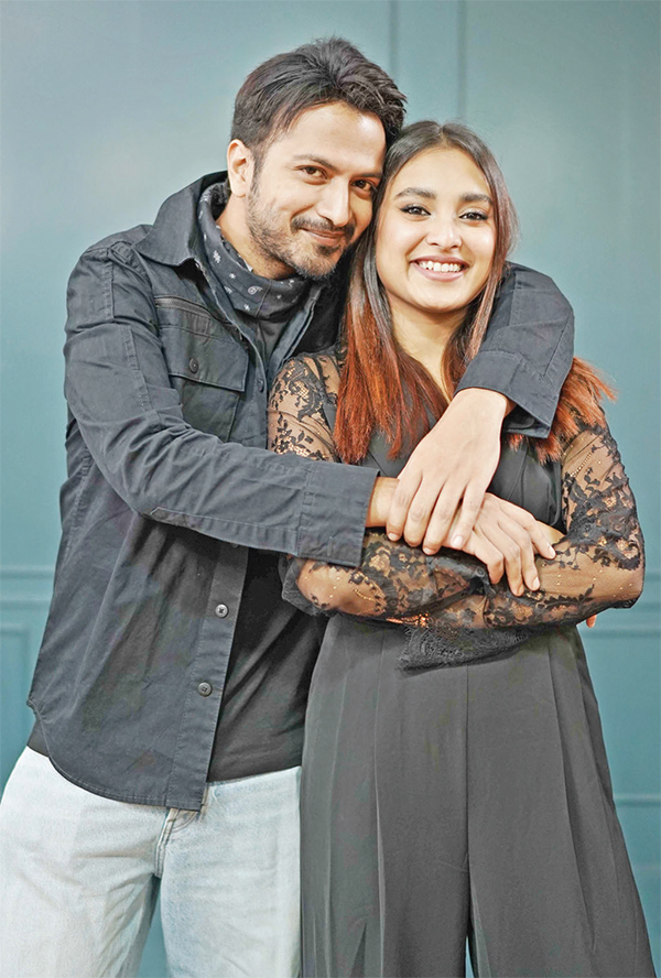 ইয়াশ-তটিনীকে নিয়ে সিনেমা ইয়াশ-তটিনীকে নিয়ে সিনেমা