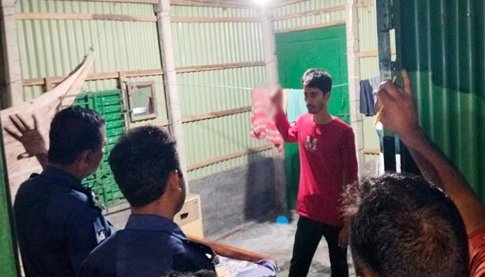 নেশার টাকা না পেয়ে নামাজরত পিতাকে কুপিয়ে হত্যা, ছেলে গ্রেপ্তার নেশার টাকা না পেয়ে নামাজরত পিতাকে কুপিয়ে হত্যা, ছেলে গ্রেপ্তার