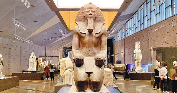 ফেরাউনের সোনার মুখোশ এখন প্রকাশ্যে ফেরাউনের সোনার মুখোশ এখন প্রকাশ্যে