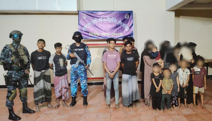 টেকনাফে মানব পাচারকারী আটক, নারী-শিশুসহ উদ্ধার ২৫ টেকনাফে মানব পাচারকারী আটক, নারী-শিশুসহ উদ্ধার ২৫