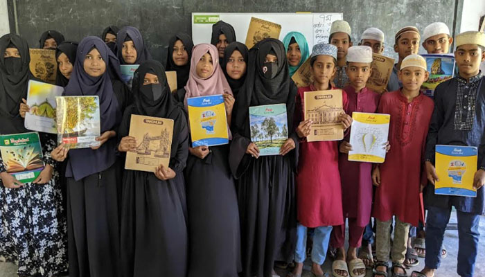 নকলায় মাস সেরা শিক্ষার্থীদের মাঝে পুরস্কার বিতরণ নকলায় মাস সেরা শিক্ষার্থীদের মাঝে পুরস্কার বিতরণ