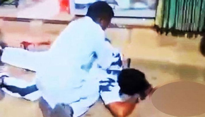 চট্টগ্রামে বিএনপি প্রার্থীর গণসংযোগে গুলি, যুবক নিহত চট্টগ্রামে বিএনপি প্রার্থীর গণসংযোগে গুলি, যুবক নিহত