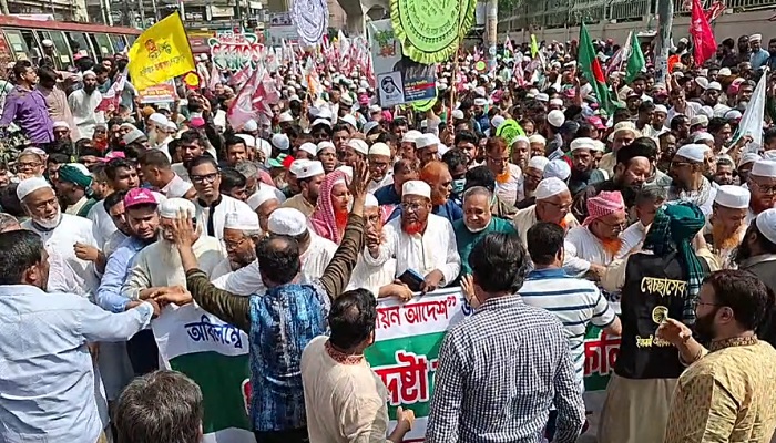 প্রধান উপদেষ্টাকে স্মারকলিপি দিতে মিছিল নিয়ে যমুনা অভিমুখে ৮ দল প্রধান উপদেষ্টাকে স্মারকলিপি দিতে মিছিল নিয়ে যমুনা অভিমুখে ৮ দল