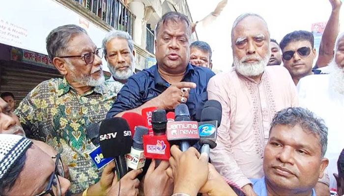 শ্রীনগরে মনোনয়ন বঞ্চিত তিন নেতা এক মঞ্চে শ্রীনগরে মনোনয়ন বঞ্চিত তিন নেতা এক মঞ্চে