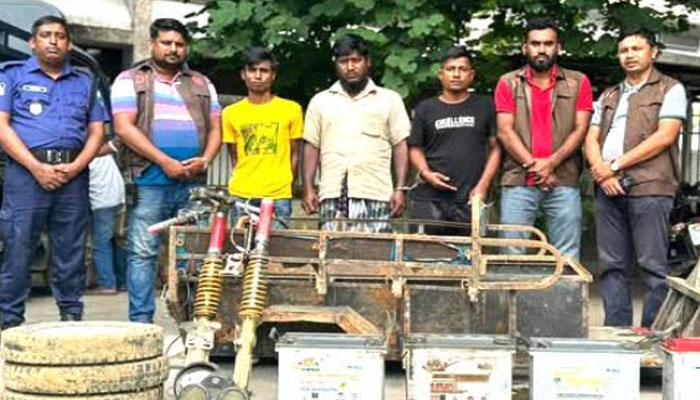 সিরাজগঞ্জে ভ্যানচালক হত্যার রহস্য উদঘাটন, গ্রেপ্তার ৩ সিরাজগঞ্জে ভ্যানচালক হত্যার রহস্য উদঘাটন, গ্রেপ্তার ৩