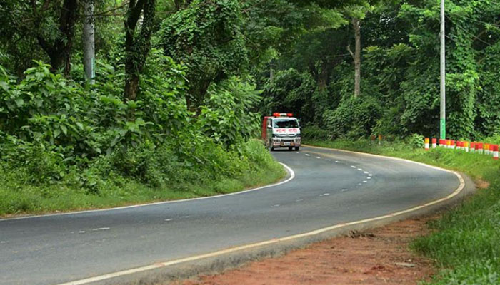 চট্টগ্রাম-কক্সবাজার মহাসড়ক যেন ‘মৃত্যুর সড়ক’ চট্টগ্রাম-কক্সবাজার মহাসড়ক যেন ‘মৃত্যুর সড়ক’