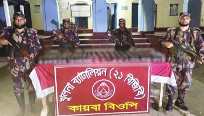 শার্শা সীমান্তে ভারতীয় সিরাপ ও মদ আটক শার্শা সীমান্তে ভারতীয় সিরাপ ও মদ আটক