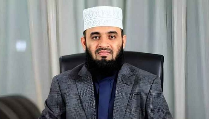 উন্মুক্ত মাঠে সব তাফসির মাহফিল স্থগিত করলেন আজহারী