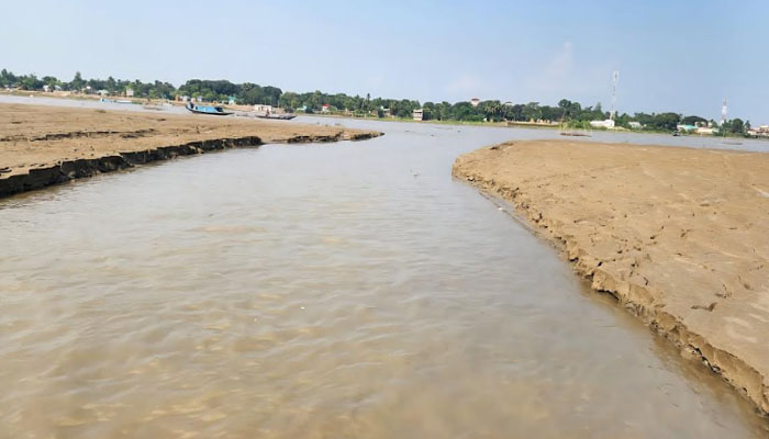 নাসিরনগরের খালে নেই পানি, ১৯ হাজার বিঘা জমির আবাদ অনিশ্চিত নাসিরনগরের খালে নেই পানি, ১৯ হাজার বিঘা জমির আবাদ অনিশ্চিত