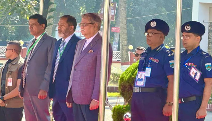 পাবনায় পিতা-মাতার কবর জিয়ারত করলেন রাষ্ট্রপতি পাবনায় পিতা-মাতার কবর জিয়ারত করলেন রাষ্ট্রপতি