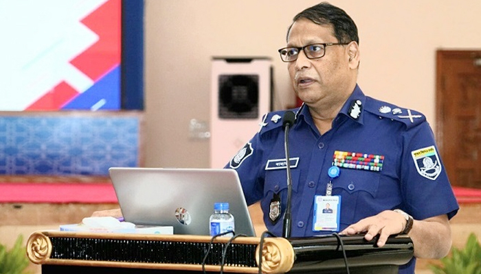 মাঠপর্যায়ে সর্বোচ্চ সতর্ক থেকে কাজ করার নির্দেশ দিলেন আইজিপি