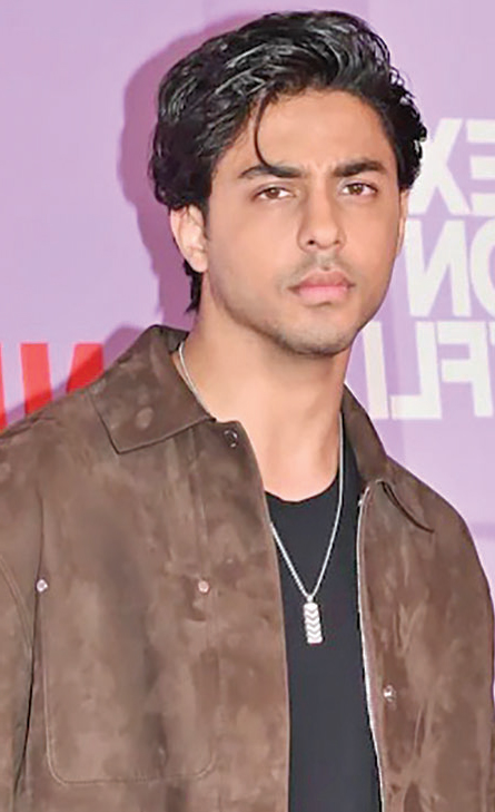 ক্যামেরার সামনে যে কারণে গম্ভীর থাকেন আরিয়ান ক্যামেরার সামনে যে কারণে গম্ভীর থাকেন আরিয়ান