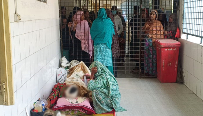 দামুড়হুদায় ব্যবসায়ীকে কুপিয়ে জখম, অবস্থা আশঙ্কাজনক দামুড়হুদায় ব্যবসায়ীকে কুপিয়ে জখম, অবস্থা আশঙ্কাজনক