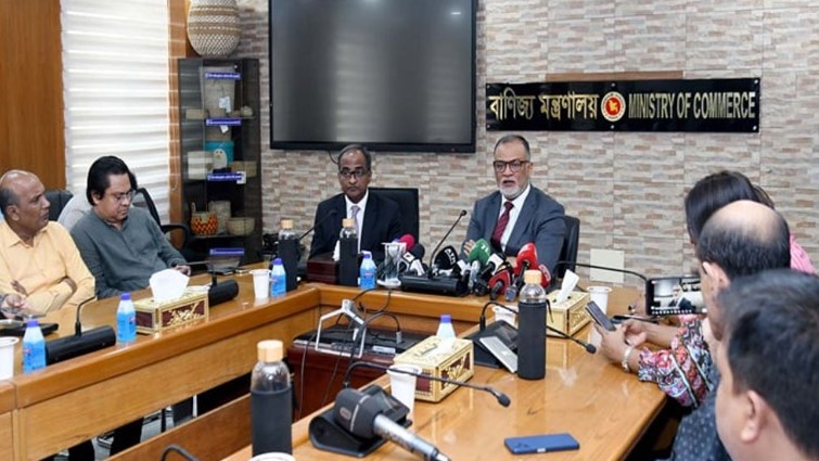 পেঁয়াজের দাম না কমলে আমদানি: বাণিজ্য উপদেষ্টা পেঁয়াজের দাম না কমলে আমদানি: বাণিজ্য উপদেষ্টা