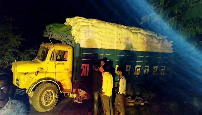 চুয়াডাঙ্গায় সার ব্যবসায়ীকে জেল-জরিমানা চুয়াডাঙ্গায় সার ব্যবসায়ীকে জেল-জরিমানা