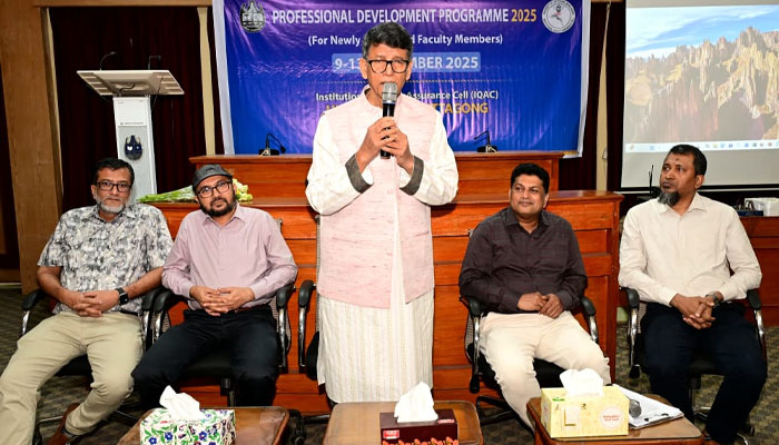 চবি আইকিউএসির উদ্যোগে নবাগত শিক্ষকদের পেশাগত প্রশিক্ষণ শুরু