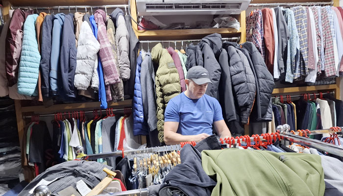 ঈশ্বরদীতে শীতের আগমন, মার্কেটে প্রস্তুতি শুরু ঈশ্বরদীতে শীতের আগমন, মার্কেটে প্রস্তুতি শুরু