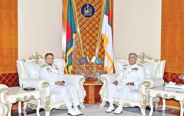 বাংলাদেশ সফরে পাকিস্তান নৌবাহিনীর প্রধান