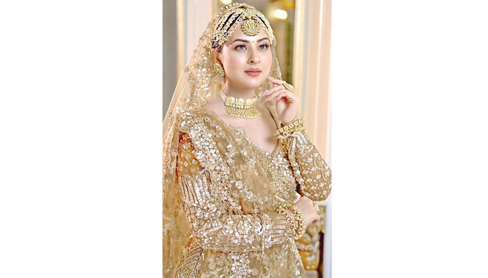 রানির বেশে নজর কাড়লেন শবনম বুবলী রানির বেশে নজর কাড়লেন শবনম বুবলী