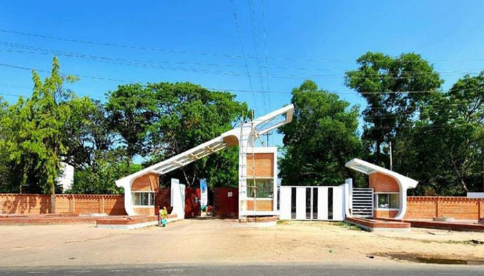 চুয়েটে তিন দফা দাবিতে বিক্ষোভ চুয়েটে তিন দফা দাবিতে বিক্ষোভ