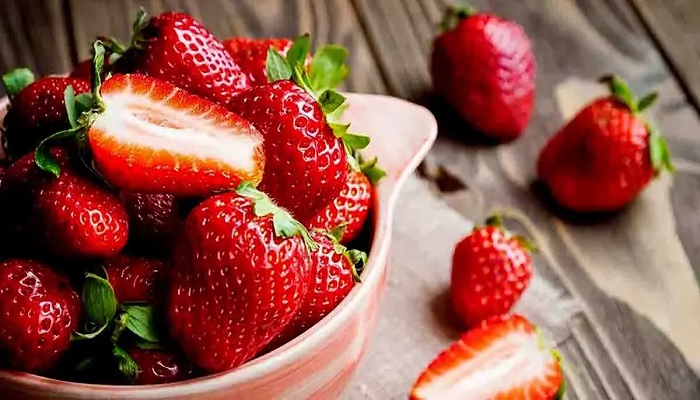 শীতকালে খাবেন স্ট্রবেরি শীতকালে খাবেন স্ট্রবেরি