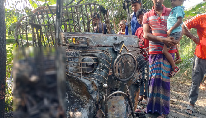 টাঙ্গাইলে সিএনজির পেছনে মাইক্রোবাসের ধাক্কা, সিলিন্ডার বিস্ফোরণে যাত্রীর মৃত্যু