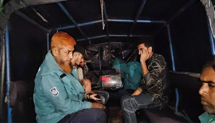 গাঁজা সেবনকালে রাবির সাত শিক্ষার্থী আটক