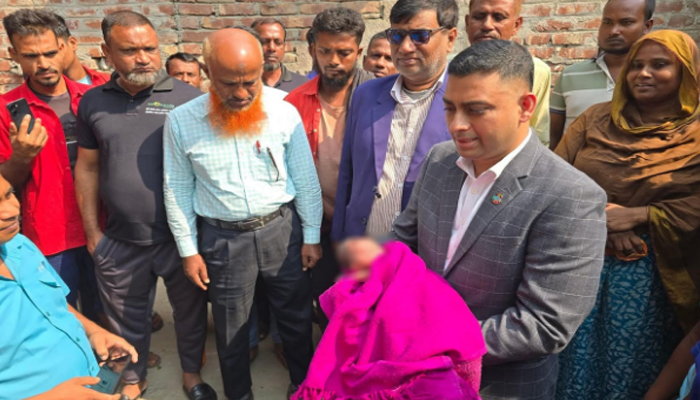 বেনাপোলে নদীর পাড় থেকে নবজাতক উদ্ধার বেনাপোলে নদীর পাড় থেকে নবজাতক উদ্ধার