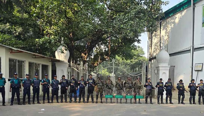 ট্রাইব্যুনাল এলাকায় কড়া নিরাপত্তা ট্রাইব্যুনাল এলাকায় কড়া নিরাপত্তা