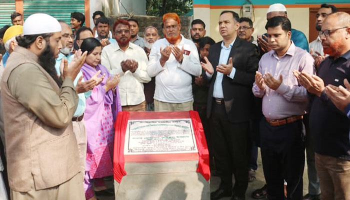 চুয়াডাঙ্গা পৌরসভায় সড়ক উন্নয়ন কাজ শুরু চুয়াডাঙ্গা পৌরসভায় সড়ক উন্নয়ন কাজ শুরু