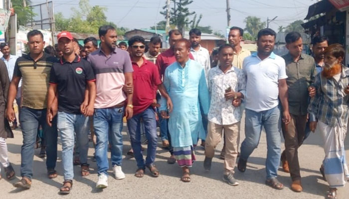 লকডাউন কর্মসূচির প্রতিবাদে হোসেনপুরে তাঁতীদলের অবস্থান কর্মসূচী লকডাউন কর্মসূচির প্রতিবাদে হোসেনপুরে তাঁতীদলের অবস্থান কর্মসূচী