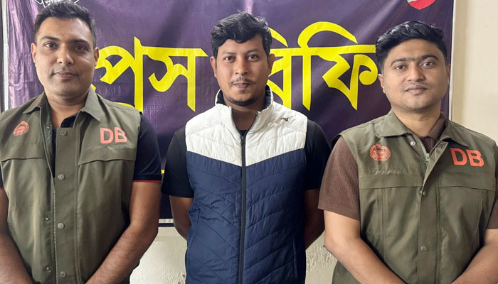 নিষিদ্ধ ঘোষিত সংগঠনের সাবেক কেন্দ্রীয় সহ সম্পাদক আটক নিষিদ্ধ ঘোষিত সংগঠনের সাবেক কেন্দ্রীয় সহ সম্পাদক আটক