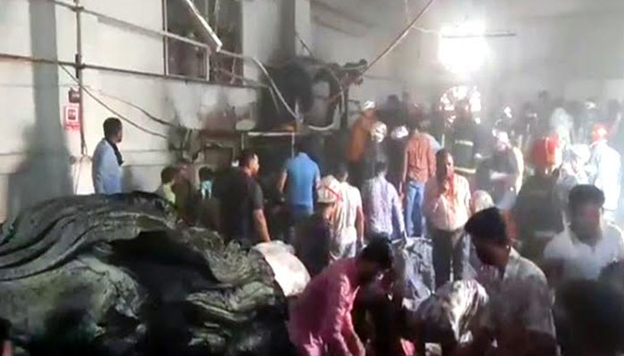নারায়ণগঞ্জে পোশাক কারখানায় অগ্নিকাণ্ড নারায়ণগঞ্জে পোশাক কারখানায় অগ্নিকাণ্ড