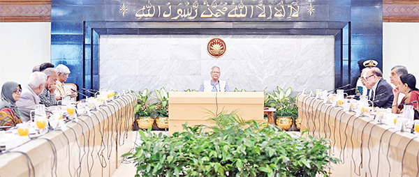 উপদেষ্টার কার্যালয়ে উপদেষ্টা পরিষদের বৈঠক অনুষ্ঠিত