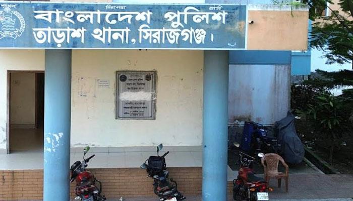 সিরাজগঞ্জে কৃষককে কুপিয়ে জখম, ২ গরু লুট সিরাজগঞ্জে কৃষককে কুপিয়ে জখম, ২ গরু লুট