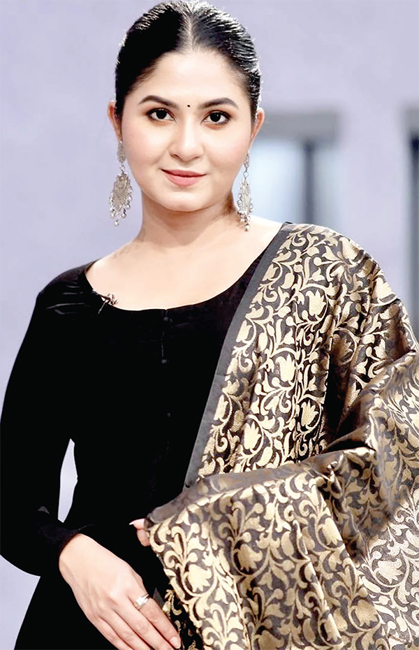 ব্যাচেলর পয়েন্টে নাম লেখালেন স্পর্শিয়া