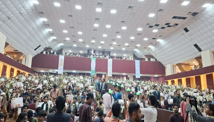 ৪ দশক পর ক্যাম্পাসে নবীনদের বরণ করল রাবি ছাত্রশিবির