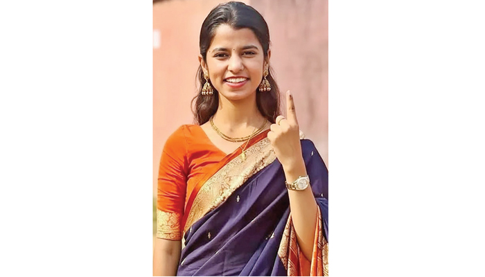 ২৫ বছর বয়সেই বিধায়ক এই গায়িকা