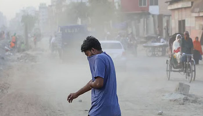 বায়ু দূষণে শীর্ষে দিল্লি, ঢাকার বাতাস অস্বাস্থ্যকর আজ