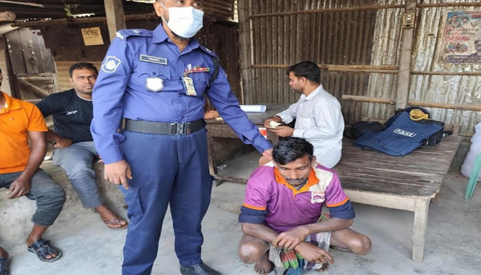 চুয়াডাঙ্গায় ভিখারির টাকা ছিনতাই চুয়াডাঙ্গায় ভিখারির টাকা ছিনতাই