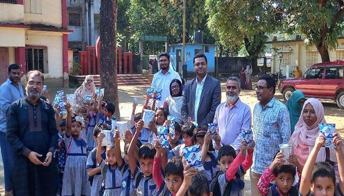 নকলায় প্রাথমিক বিদ্যালয়ে ‘মিড ডে মিল’ চালু