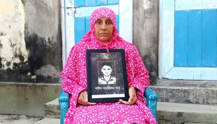 শেখ হাসিনাকে ফাঁসিতে না ঝোলালে শান্তি নেই: শহীদ শুভ’র মা