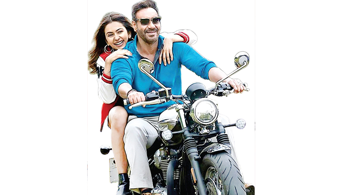 দাপুটে ‘দে দে প্যায়ার দে টু’ দাপুটে ‘দে দে প্যায়ার দে টু’