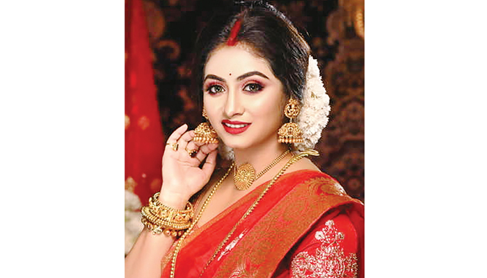 দুর্ঘটনার কবলে তিয়াসা দুর্ঘটনার কবলে তিয়াসা