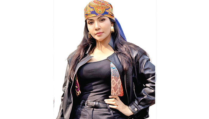 ‘সিদ্ধার্থ’ নাটকে কাজী নওশাবা আহমেদ ‘সিদ্ধার্থ’ নাটকে কাজী নওশাবা আহমেদ