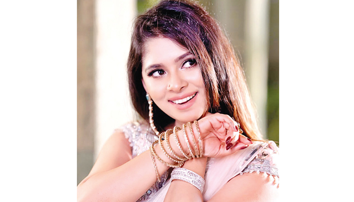 লুইপার কণ্ঠে ‘চুড়ি ছাম ছাম’ লুইপার কণ্ঠে ‘চুড়ি ছাম ছাম’