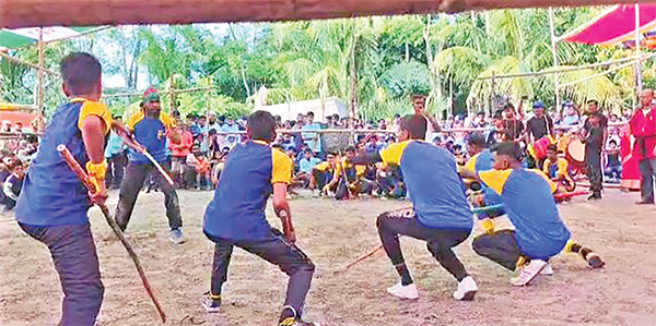 মাদারীপুরে লাঠি খেলা