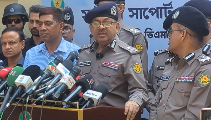 জনগণের সুরক্ষাকে সর্বোচ্চ অগ্রাধিকার দিয়ে সক্ষমতা বাড়াচ্ছে ডিএমপি জনগণের সুরক্ষাকে সর্বোচ্চ অগ্রাধিকার দিয়ে সক্ষমতা বাড়াচ্ছে ডিএমপি